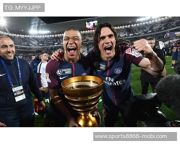 阿斯报报道巴萨与巴黎在环球足球奖颁奖典礼中荣获多项大奖