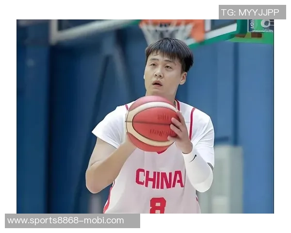 赵睿身穿宏远训练服备战全运会展现时光倒流的独特魅力 赵睿身穿宏远训练服备战全运会展现时光倒流的独特魅力